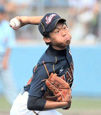 ５回から２イニングに登板し関学大打線を無失点に抑えた広島新庄・田口麗斗＝関西学院大第三フィールド野球場（撮影・佐々木彰尚）