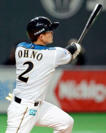 11回日本ハム１死、大野が左越えにサヨナラ本塁打を放つ＝札幌ドーム