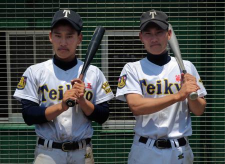 　帝京五の強力打線を引っ張る双子の松本兄弟。右が兄・将太、左が弟・凌太