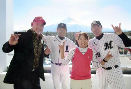 　トークショーを行った（左から）武藤敬司、田辺監督、長田若菜、小林１軍投手コーチ