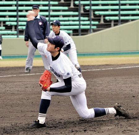 　練習試合で３回７奪三振を記録した県岐阜商・高橋