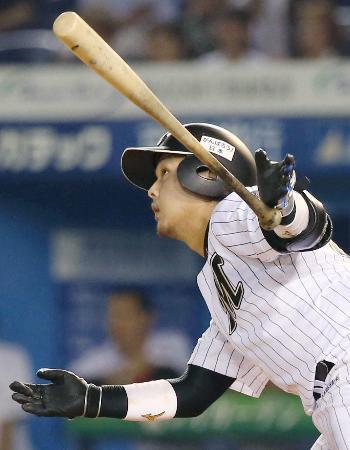 　８回ロッテ１死、田村が左中間に満塁本塁打を放つ＝ＱＶＣ