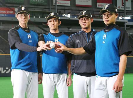 　日本代表に選出された日本ハムの（左から）大谷、増井、中田、中島＝札幌ドーム