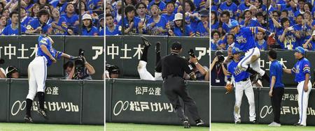 　９回ロッテ１死、（左から）ソフトバンクの一塁手内川がナバーロの邪飛をカメラマン席に飛び込み好捕＝東京ドーム