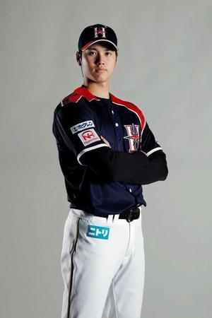 「北海道シリーズ２０１７　ＨＯＫＫＡＩＤＯ　ｂｅ　ＡＭＢＩＴＩＯＵＳ」限定ユニホームを着用する日本ハム・大谷（球団提供）