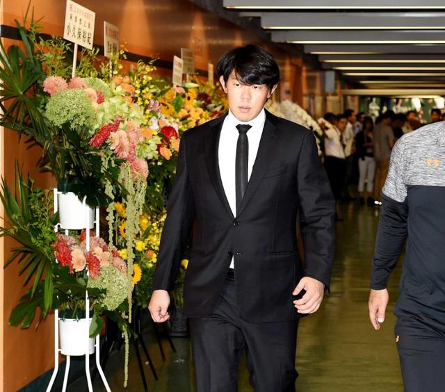 ナインに謝罪後、足早に球場を引き揚げる山口俊
