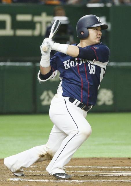 6回西武1死二、三塁、森が右翼線に逆転の2点二塁打を放つ=東京ドーム