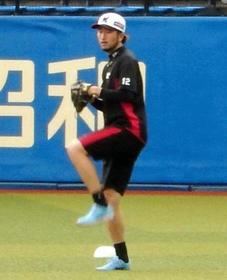 ZOZOマリンで19日の阪神戦に備えて調整する石川