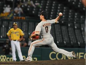 8回途中、登板する増田大