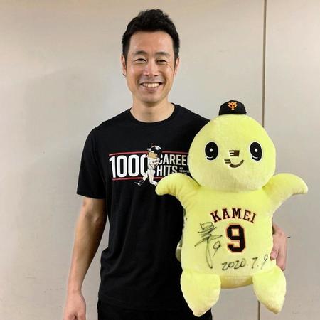 亀井義行選手　ビッグぬいぐるみ 亀井善行選手「引退記念グッズ」を発売 | 読売ジャイアンツ