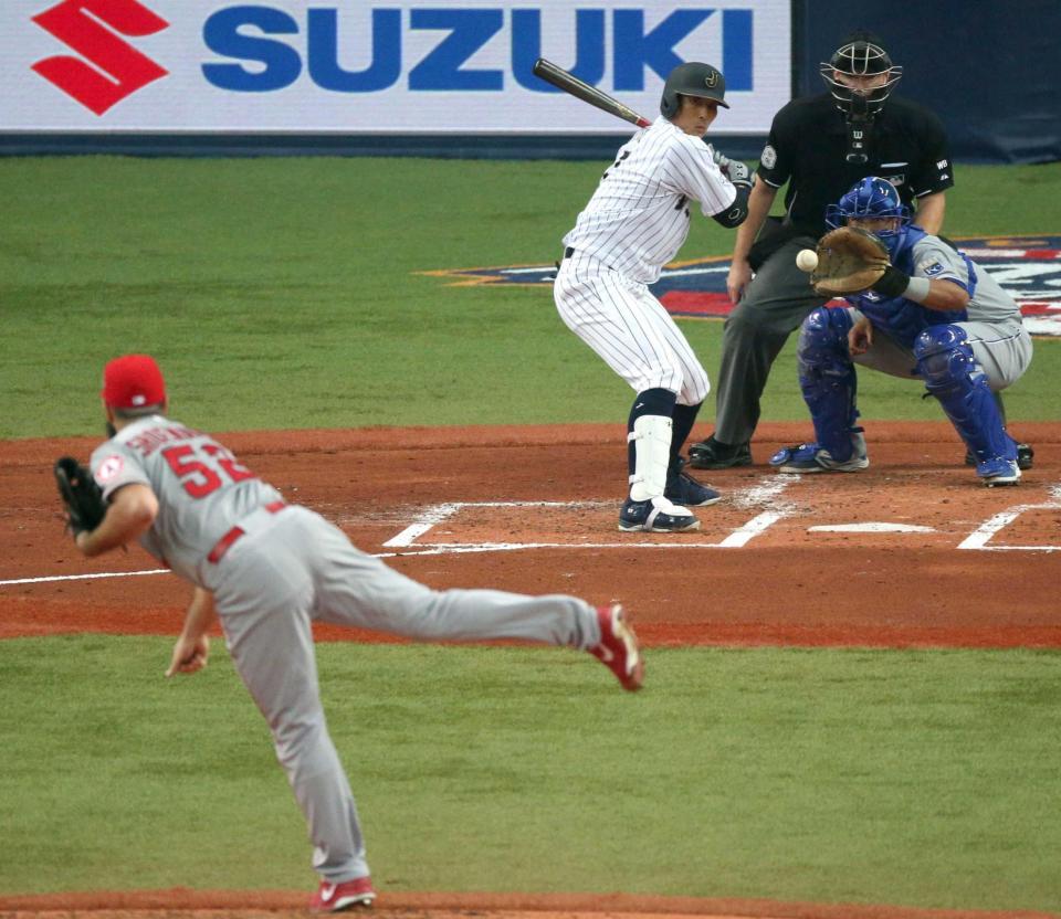 　日米野球で侍ジャパン・糸井を三振に仕留めるシューメーカー＝１４年