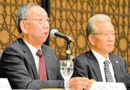 　沢村賞選考委員の堀内恒夫委員長（左）と山田久志氏