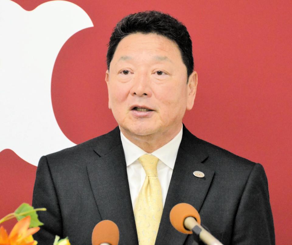 　前ＤｅＮＡ・石川達也の入団会見に同席した吉村編成本部長