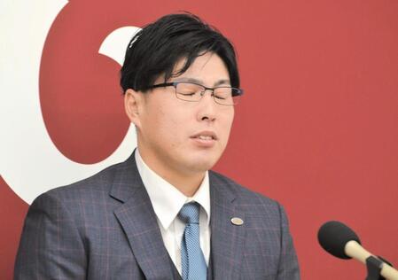 契約更改交渉後、会見に臨んだ馬場