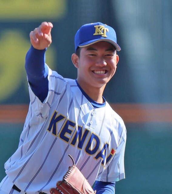 　マウンドでシャドーピッチングする健大高崎・石垣（撮影・北村雅宏）