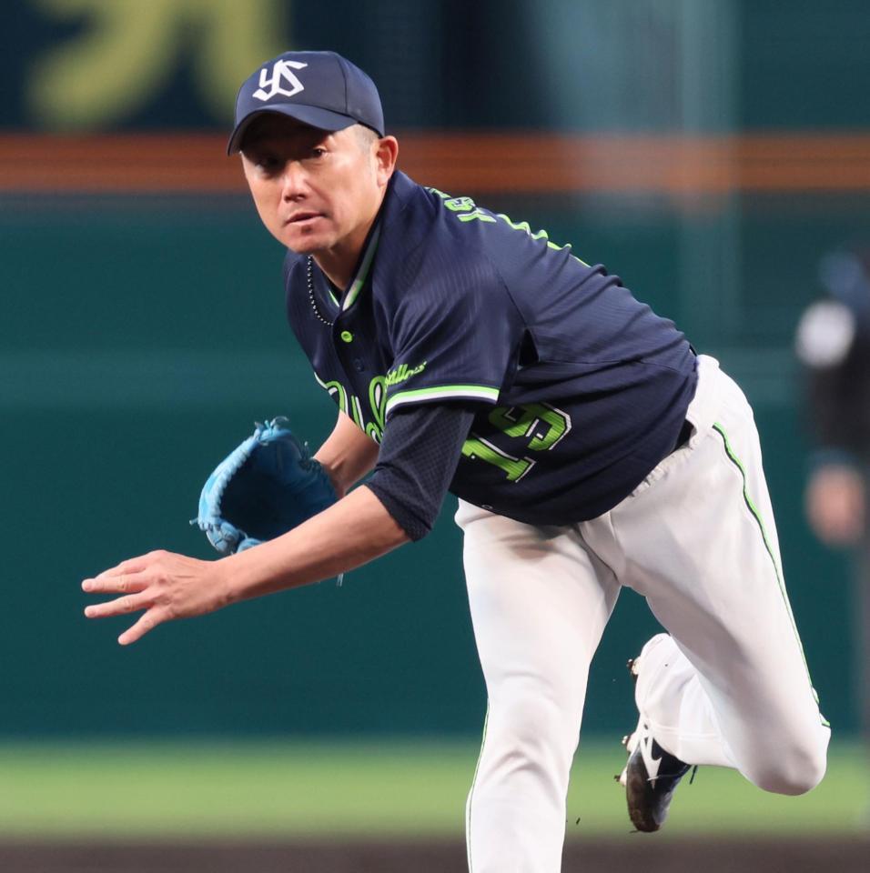 　阪神打線を相手に力投する石川（撮影・立川洋一郎）