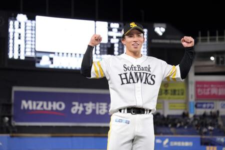 　ガッツポーズの野村（撮影・金田祐二）