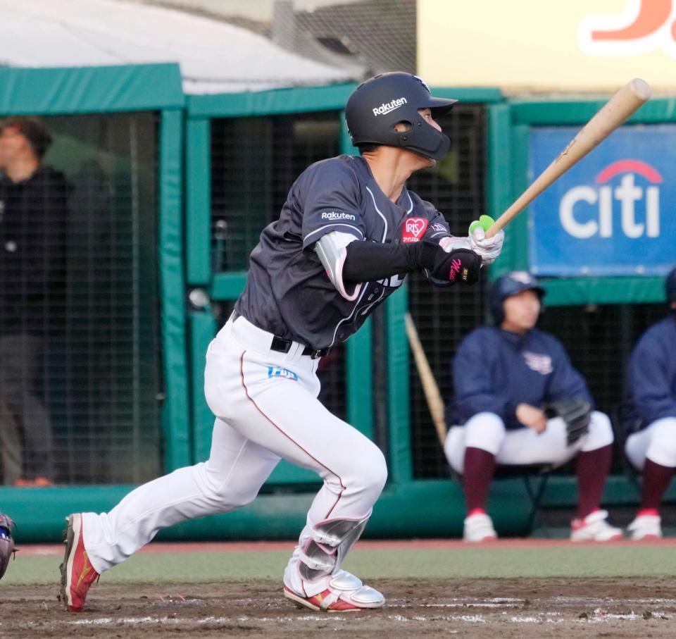 　９回、宗山が左中間へ適時三塁打を放つ