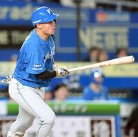 　６回、代打で走者一掃の三塁打を放つ吉田