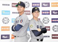 　慶大をまとめる今泉（左）と外丸