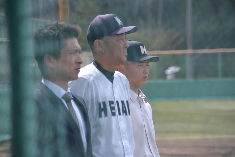 　監督就任後初の公式戦に臨んだ龍谷大平安・川口氏