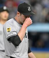 　初回、茂木に先制２ランを浴び、悔しさをにじませるケラー＝２０日