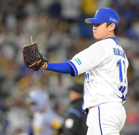 　１０回、大山に勝ち越しソロを浴びた山崎（撮影・伊藤笙子）