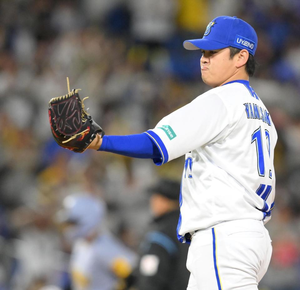 　１０回、大山に勝ち越しソロを浴びた山崎（撮影・伊藤笙子）