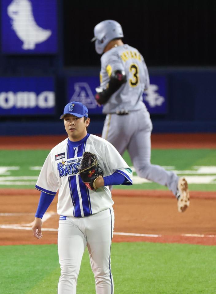 　１０回、大山に決勝本塁打を浴びた山崎（撮影・金田祐二）