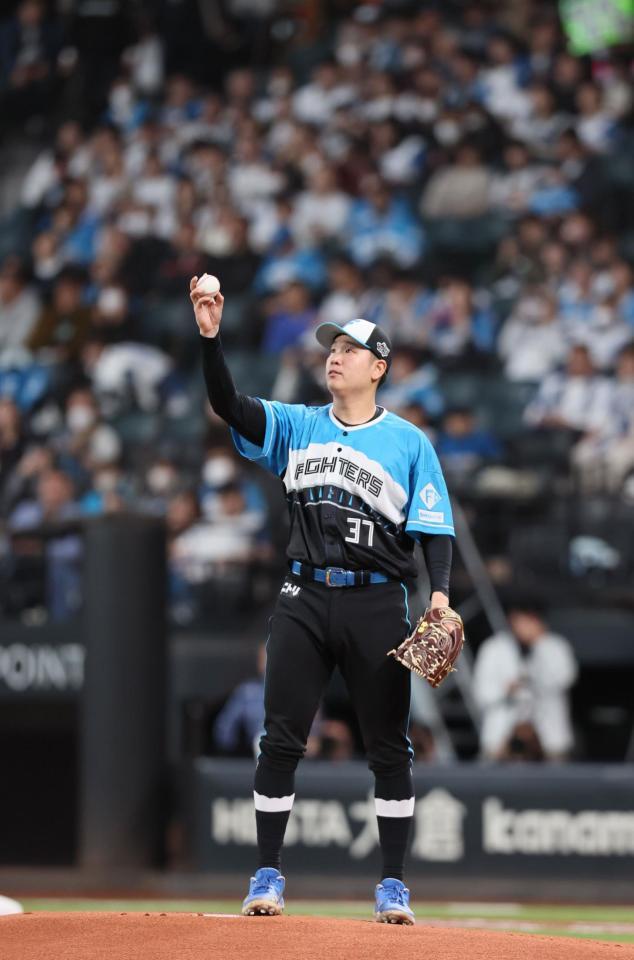 　来日初登板初先発のマウンドに上がる古林（撮影・中島達哉）