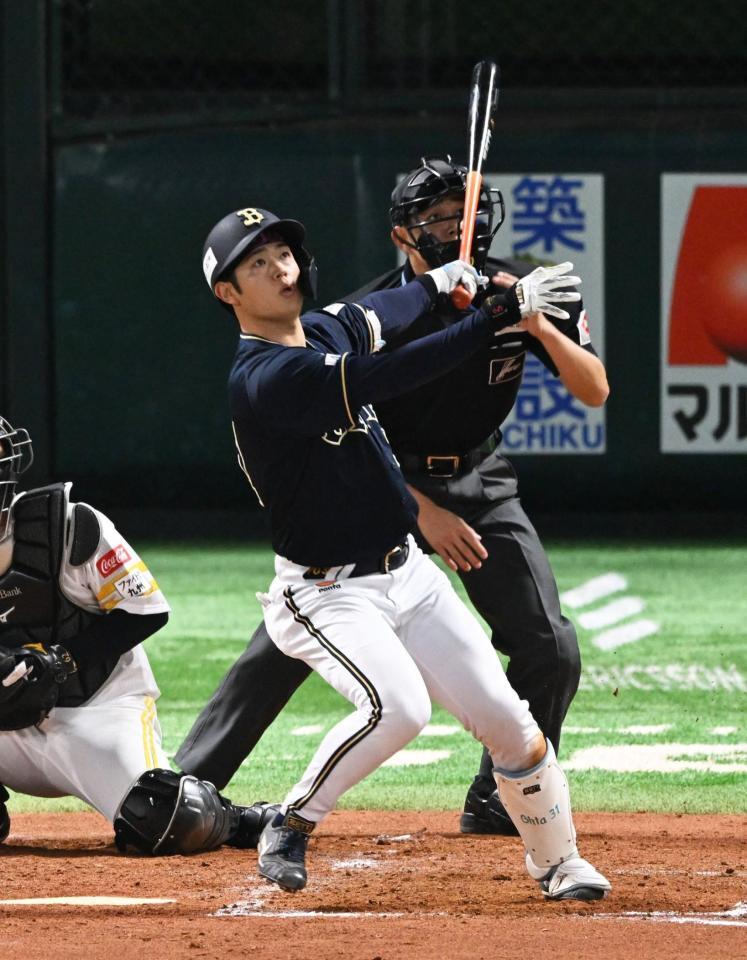 　４回、ソロ本塁打を放つ太田