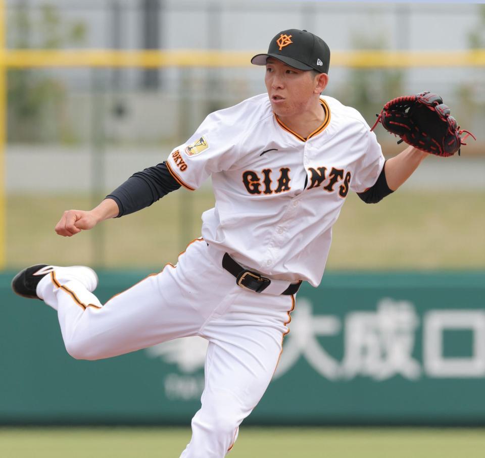 　４回、力投する戸郷（撮影・西岡正）