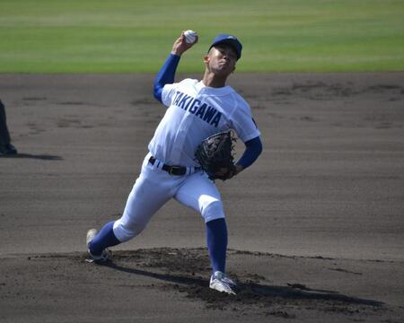　先発して力投する滝川・新井