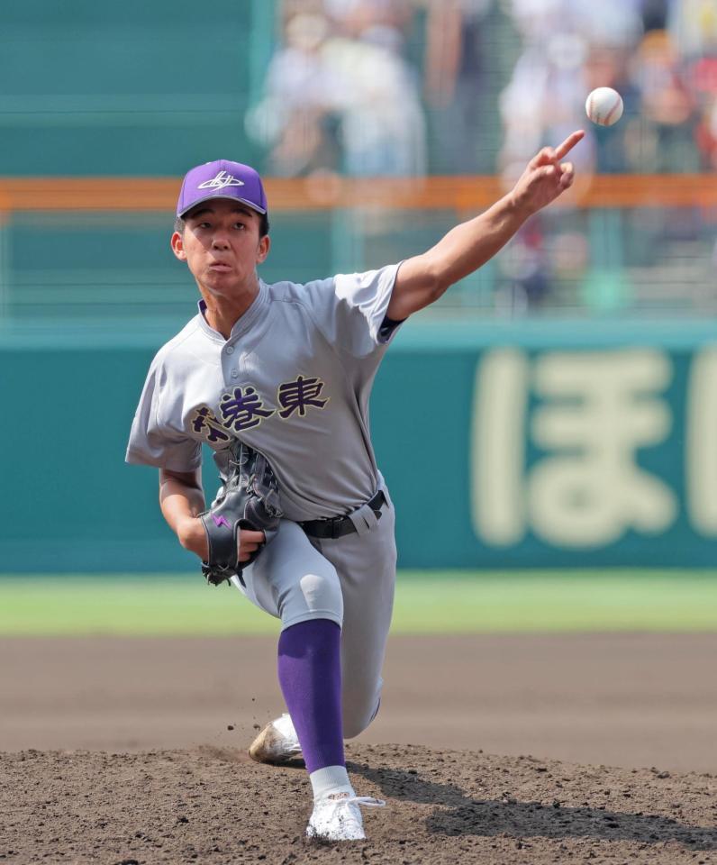 花巻東野球部ポロシャツ 背番号「17」は花巻東の出世番号 今回背負うのは？ 夏の甲子園 | 毎日新聞