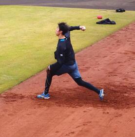 　来季の先発ローテーション定着に向け、フォークの改良を掲げる日本ハム・福島