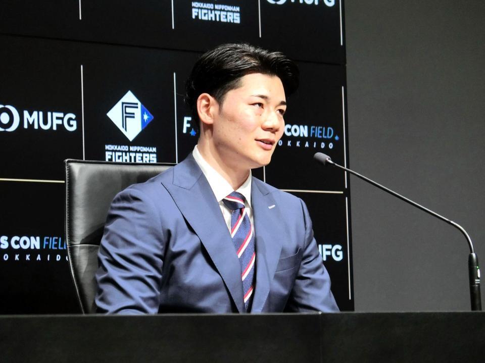 　契約を更改し、会見する清宮幸