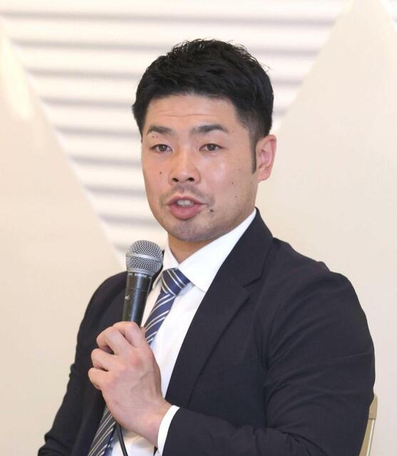 　プロ野球選手会総会後に会見するソフトバンク・近藤