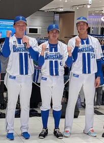 　トークショーに参加した（左から）竹田、森、梶原