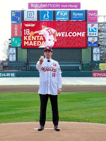 　マウンドでポーズをとる前田健太