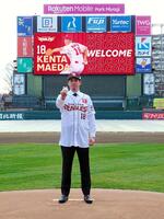 　マウンドでポーズをとる前田健太