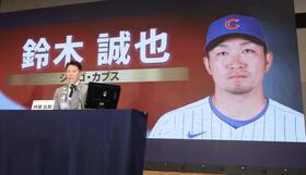 　鈴木のメンバー入りを発表する侍ジャパン・井端監督