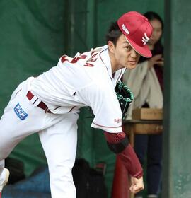 　初ブルペンで力投する藤原（撮影・佐々木彰尚）