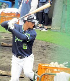 　ティー打撃を行う松下（撮影・伊藤玄門）