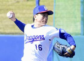 　シート打撃に登板した桜井＝北谷