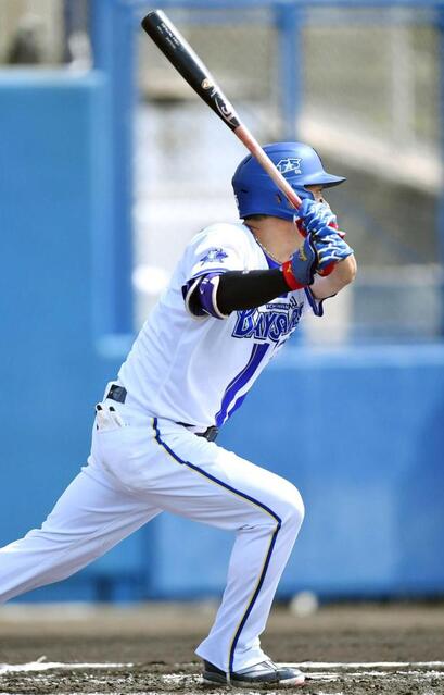 　１回、先制二塁打を放つ筒香（撮影・開出牧）