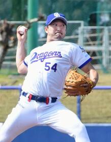 　シート打撃に登板した中日・藤嶋＝北谷