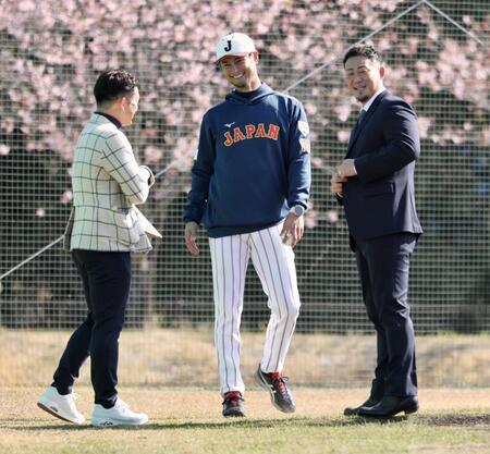 談笑する（左から）杉谷拳士氏、ダルビッシュ、中田翔氏（撮影・伊藤笙子）
