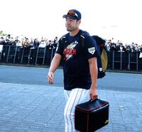 合流した菊池雄星（撮影・金田祐二）