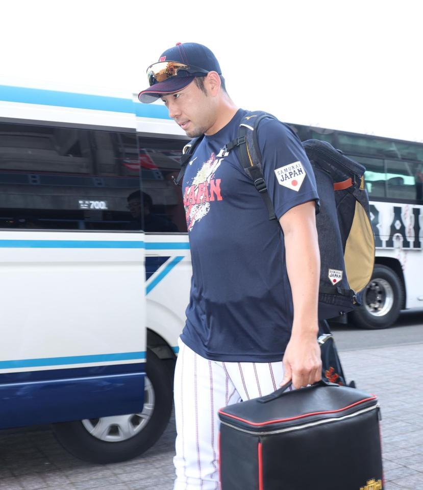 合流した菊池雄星（撮影・金田祐二）