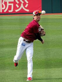 ホーム開幕を控えて、練習する前田健